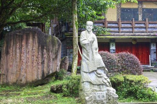 本是青灯不归客,却因浊酒留风尘。星光不问赶路人,岁月不负有心人”你怎么理解呢?