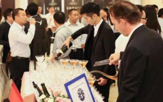 卡拉布雷斯调酒5.5万元人民币一杯 世界上最贵的鸡尾酒