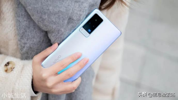 vivo X70改变策略,6000mAh+6400万蔡司四摄,很意外