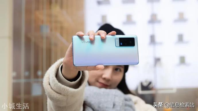 vivo X70改变策略,6000mAh+6400万蔡司四摄,很意外