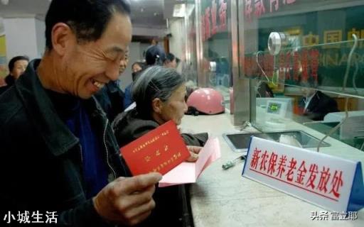 “个人交社保”和“单位交社保”，有区别吗？哪种方式更靠谱呢？
