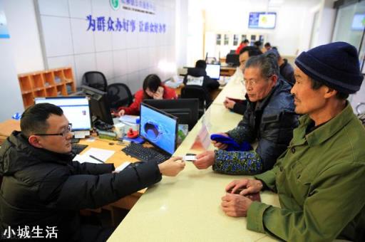 “个人交社保”和“单位交社保”，有区别吗？哪种方式更靠谱呢？