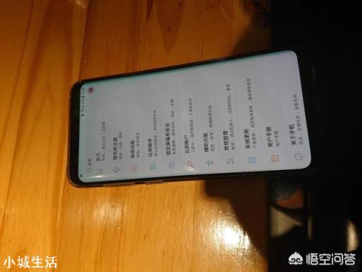 2k的LCD屏和2k的OLED屏哪个显示更清晰？
