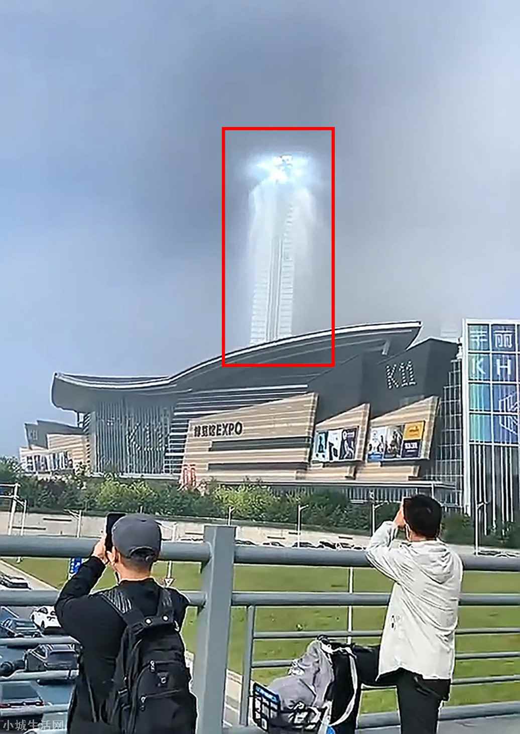 ?沈阳天空出现巨型光柱图片(会不会是海市蜃楼)