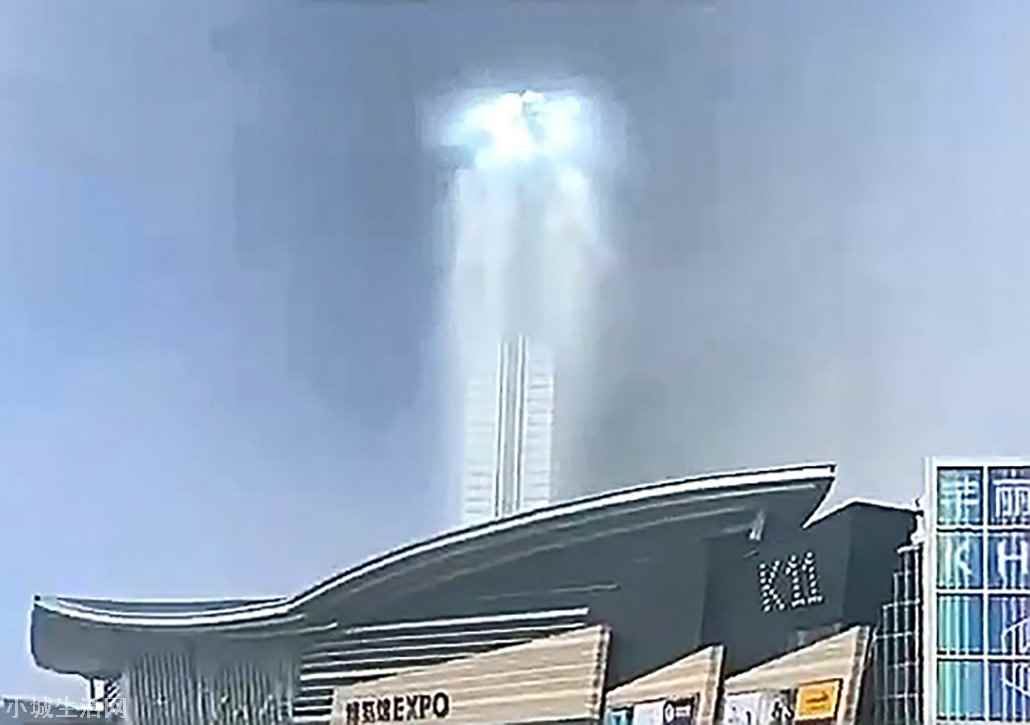 ?沈阳天空出现巨型光柱图片(会不会是海市蜃楼)