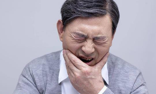 舌头痛有哪些症状？引起舌头痛的原因有哪些？