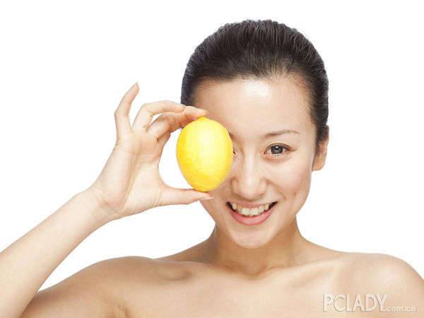 眼角膜有红血丝是怎么回事 眼睛激光多少钱