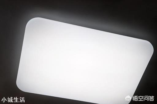 想买个智能LED吸顶灯，米家的YeeLight智能吸顶灯和智睿吸顶灯哪个好？