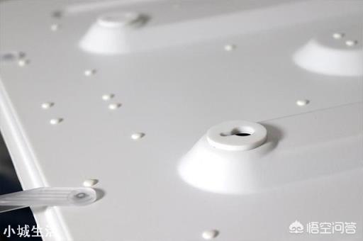 想买个智能LED吸顶灯，米家的YeeLight智能吸顶灯和智睿吸顶灯哪个好？
