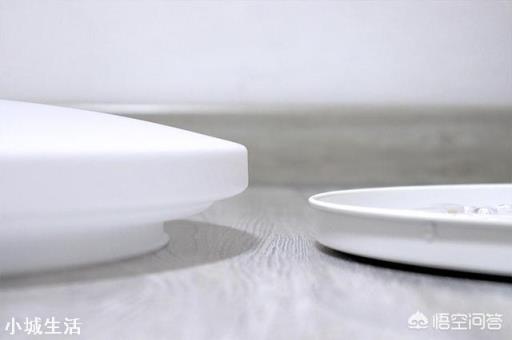 想买个智能LED吸顶灯，米家的YeeLight智能吸顶灯和智睿吸顶灯哪个好？