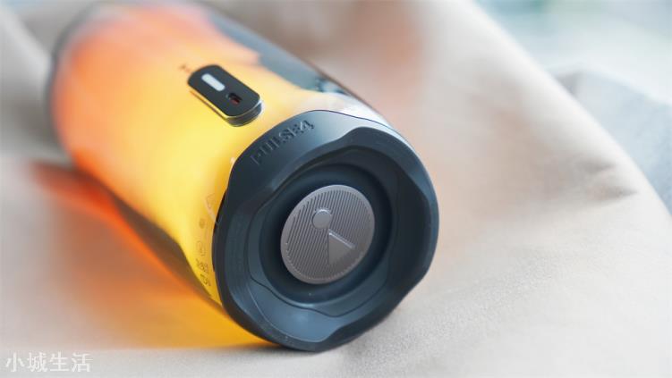 红的黄的蓝的绿的，JBL PULSE4音乐脉动四代好听的声音“看得见”