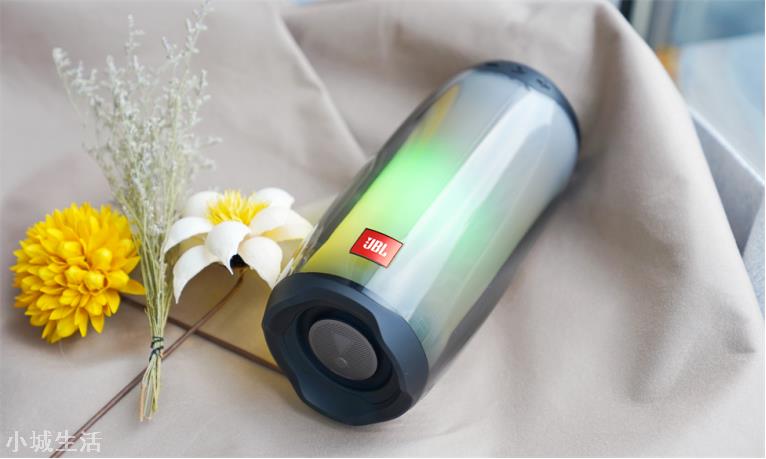 红的黄的蓝的绿的，JBL PULSE4音乐脉动四代好听的声音“看得见”