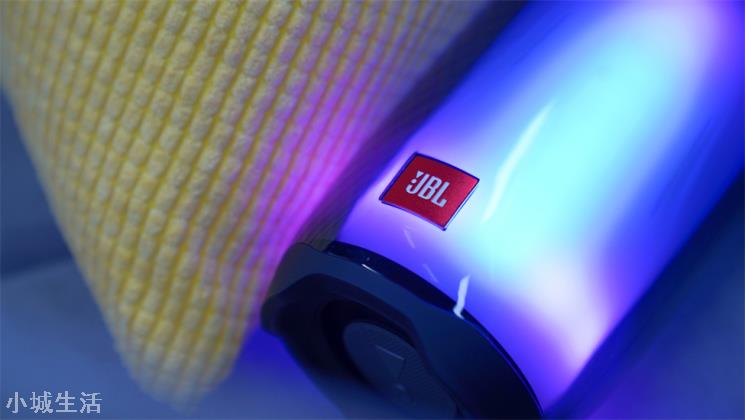 红的黄的蓝的绿的，JBL PULSE4音乐脉动四代好听的声音“看得见”
