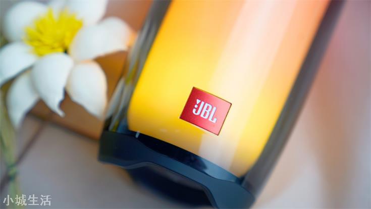 红的黄的蓝的绿的，JBL PULSE4音乐脉动四代好听的声音“看得见”