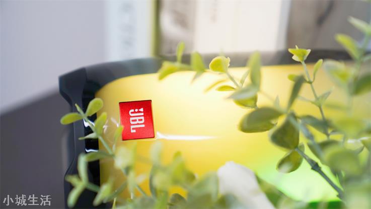 红的黄的蓝的绿的，JBL PULSE4音乐脉动四代好听的声音“看得见”