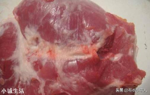 发现猪膘是黄色的，其它都正常，能吃吗？