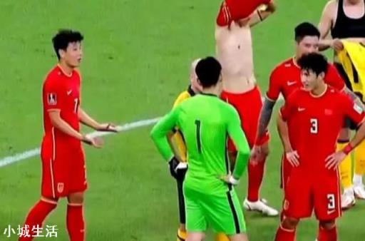 中国队0:3输澳大利亚，又0:1输日本，还有出线的希望吗？