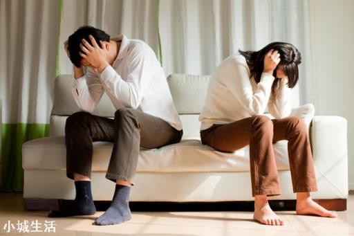 三婚的女人想管钱，不让管钱就离婚现在法院告了咋办？