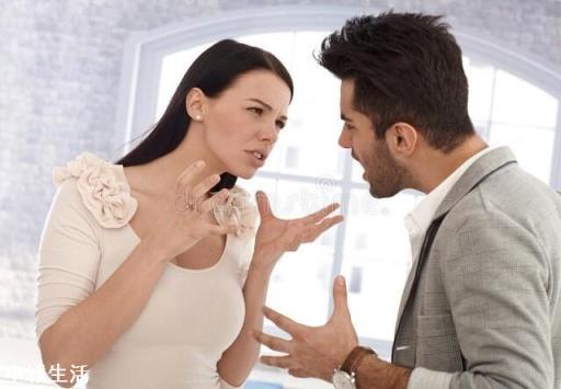 三婚的女人想管钱，不让管钱就离婚现在法院告了咋办？