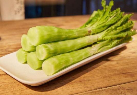莴笋上面的花可不可以吃？莴笋大的好还是小的好
