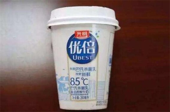 牛奶盒饮料盒有残汁属于哪一类垃圾