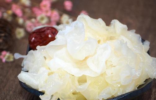 銀耳是脆的好還是韌的好？銀耳怎么煮粘稠？