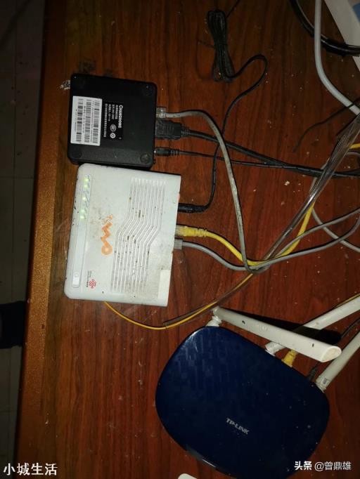 一条网线怎样既接路由器又接电视？