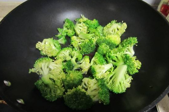 水煮西兰花有营养吗