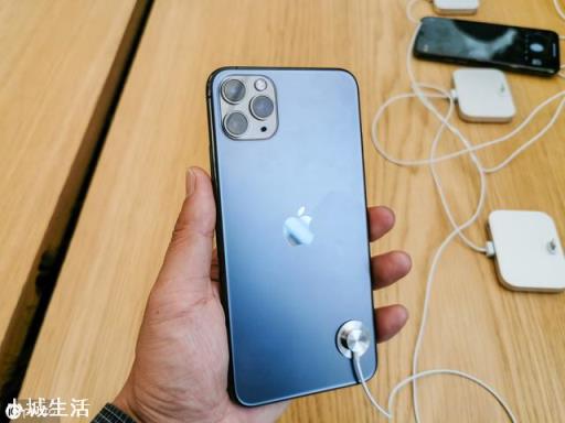 很多人为什么不买三年一换的iPhone,偏要买一年一换的安卓手机?