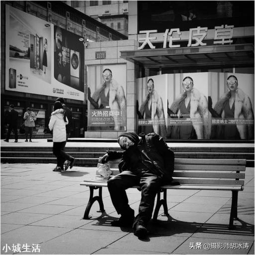 街头抓拍你会用长变焦还是定焦镜头？