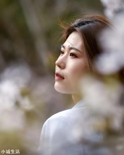 为什么用尼康单反拍的照片放大了不清楚？