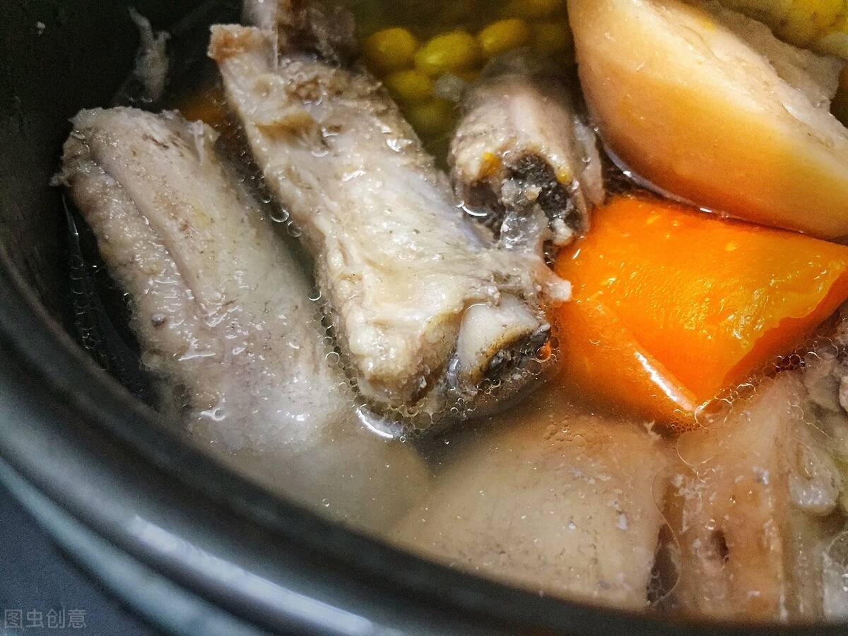胡萝卜怎样炖最好吃？ 胡萝卜排骨汤的做法