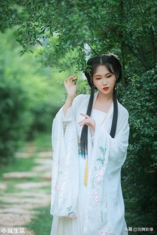 变焦镜头那么方便，为什么还要选择定焦镜头呢？