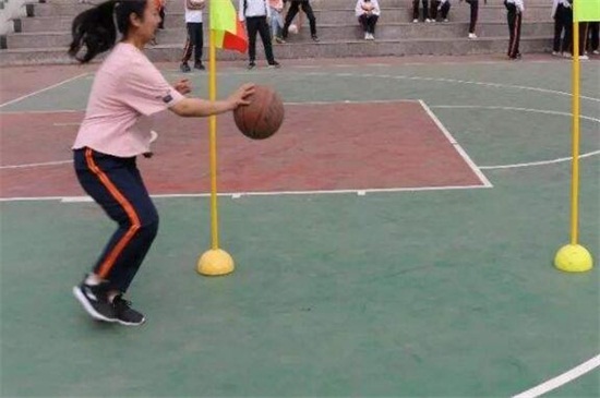 打篮球运球基本动作