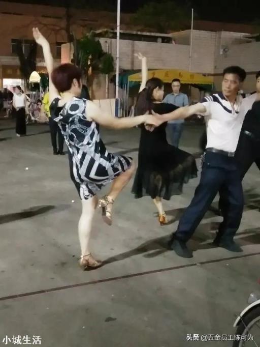 人像摄影怎么拍摄出腰细腿长的效果？