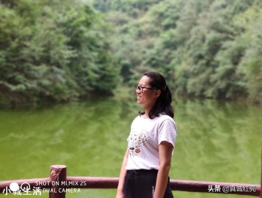 微距头拍人像虚化背景效果怎么样？