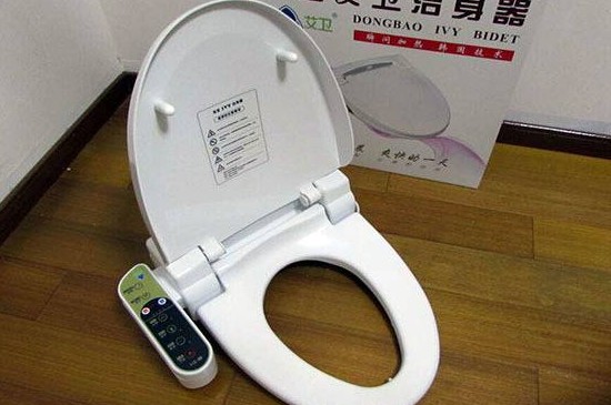 马桶盖松了如何拧紧