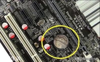 电脑为什么显示器不亮但主机箱正常运行？
