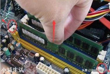 电脑为什么显示器不亮但主机箱正常运行？