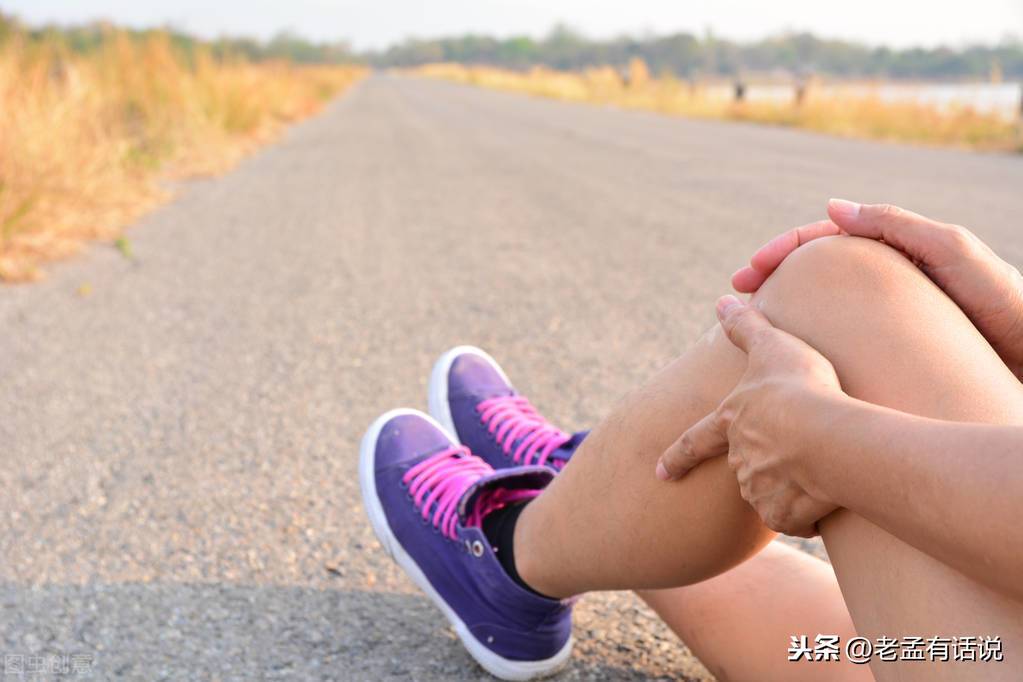 小腿總是腫脹是怎么回事？ 小腿浮腫的原因
