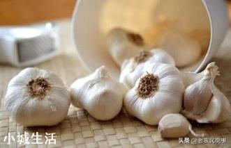 “蒜你狠”变成了“蒜我输”，今年的大蒜是怎么回事？