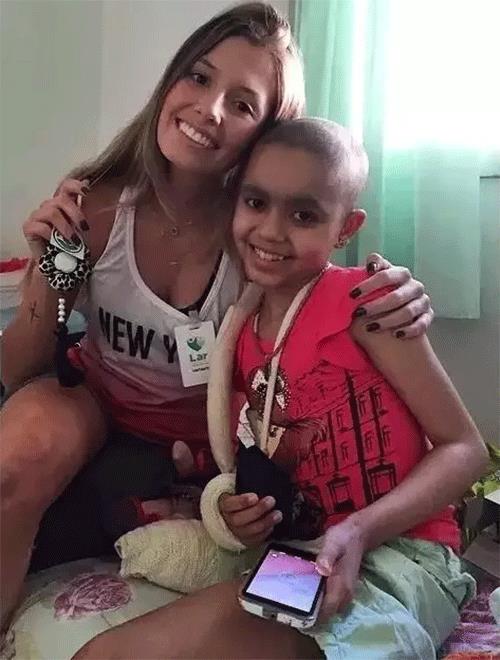 性感身材令人眼前一亮 獨腿美女酷愛健身