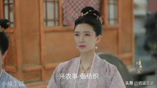 为什么《清平乐》里那个皇上幼年的时候有一位中宫之后。后来亲政后又娶了一位皇后。那之前那个呢,你怎么看?