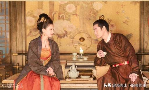 为什么《清平乐》里那个皇上幼年的时候有一位中宫之后。后来亲政后又娶了一位皇后。那之前那个呢,你怎么看?