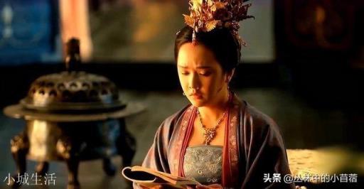 为什么《清平乐》里那个皇上幼年的时候有一位中宫之后。后来亲政后又娶了一位皇后。那之前那个呢,你怎么看?
