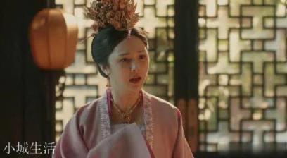 为什么《清平乐》里那个皇上幼年的时候有一位中宫之后。后来亲政后又娶了一位皇后。那之前那个呢,你怎么看?
