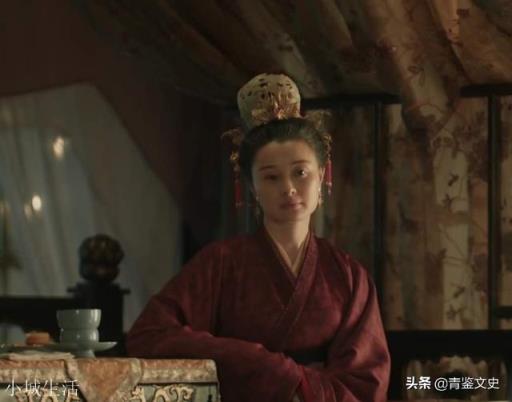 为什么《清平乐》里那个皇上幼年的时候有一位中宫之后。后来亲政后又娶了一位皇后。那之前那个呢,你怎么看?