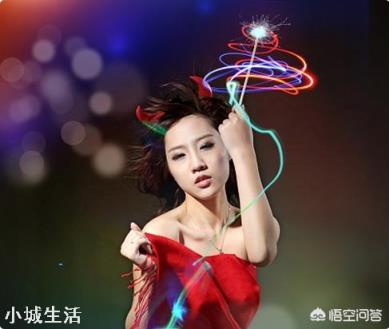 每次拍夜景人像，不开闪光灯人是黑的，开了闪光灯背景是黑的，到底应该怎么拍？