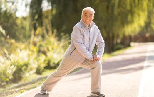 容易傷膝蓋的運動 老年人運動不當過度膝蓋受傷