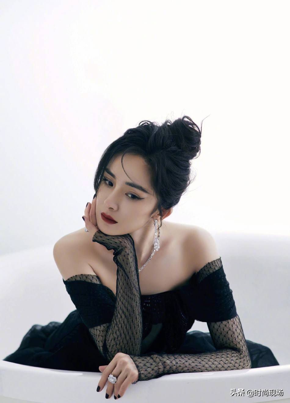 杨幂身穿黑纱透视礼服大秀好身材 杨幂透视装